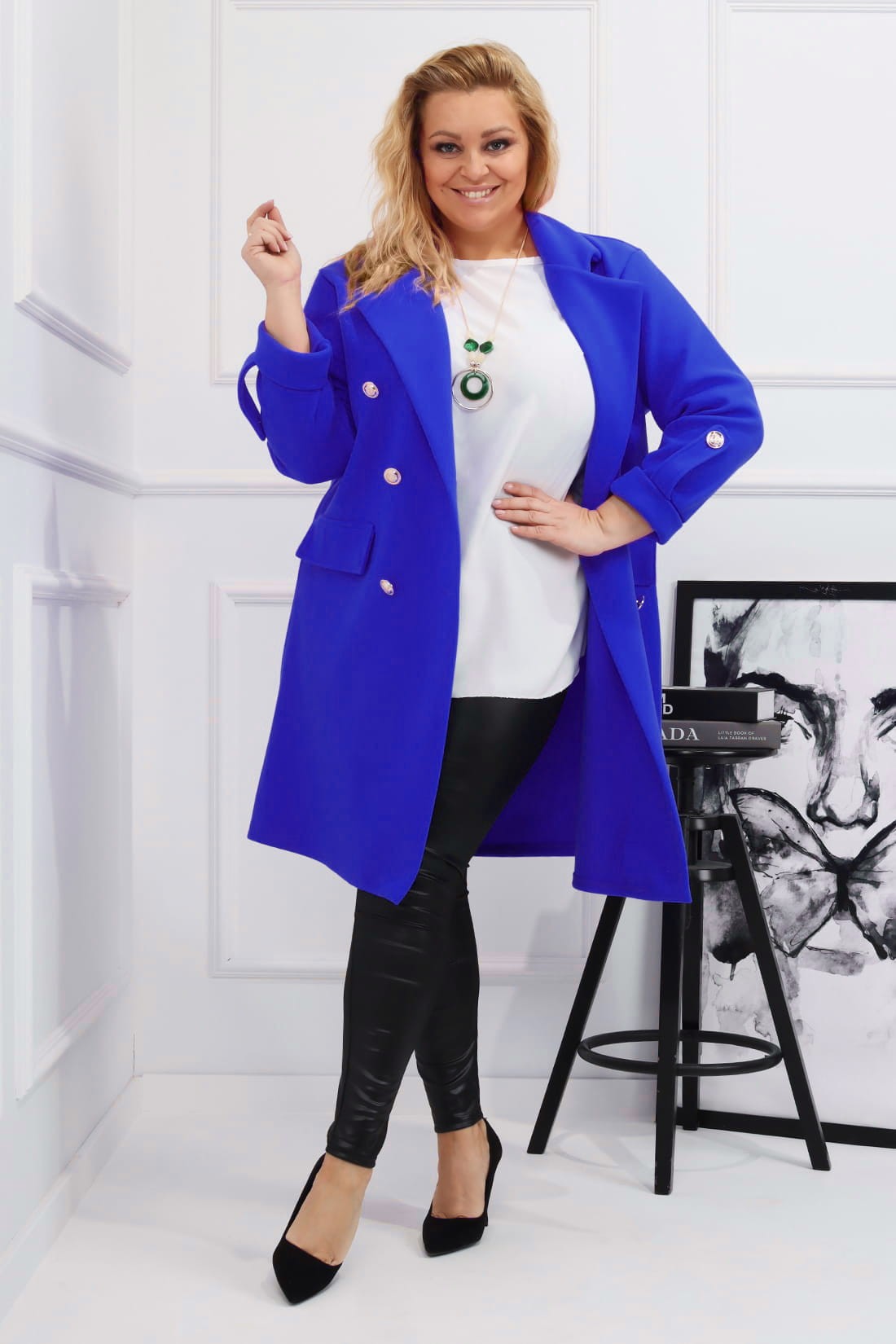 Płaszcz plus size z ozdobnymi guzikami ( r.46-54) 