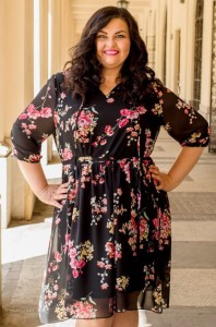 Zwiewna sukienka plus size w kwiaty AMILA ( r. 44-54)