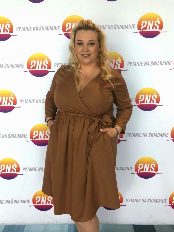 ANA - Sukienka plus size wiązana w talii ( r.44-52)