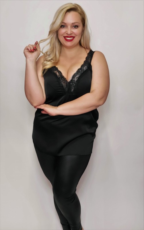 Satynowa koszulka z koronką plus size FIONI ( r. 44-56)  