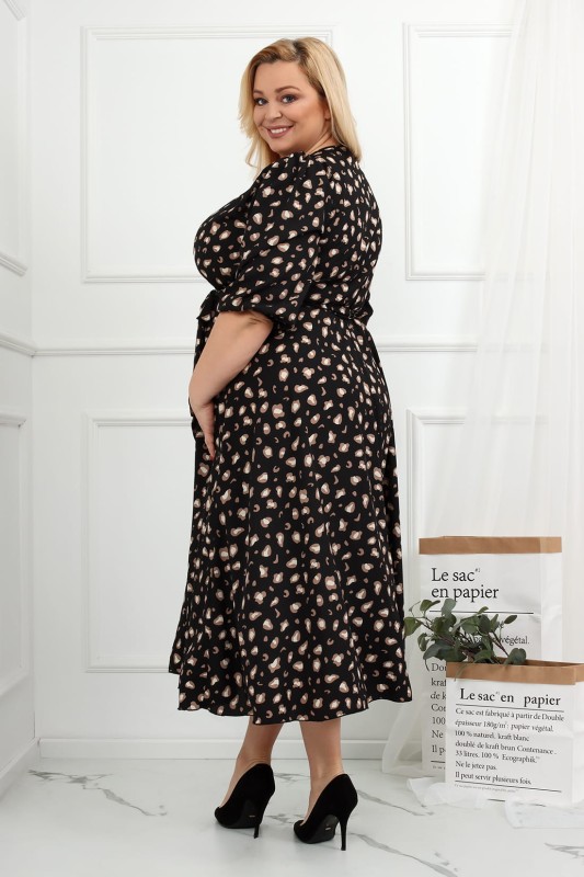 Sukienka plus size Salma czarna w cętki   (r. 44-54)  