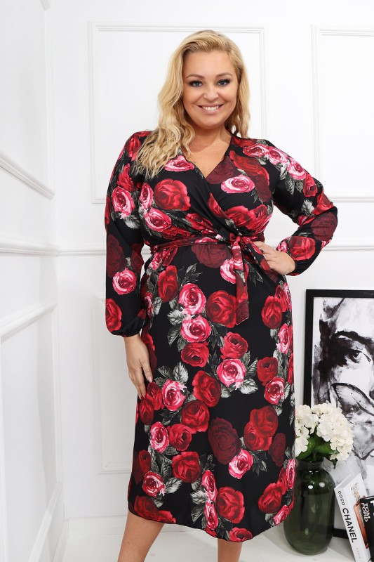 Sukienka plus size w kwiatowy print MERCII w róże  ( r. 42-50) 