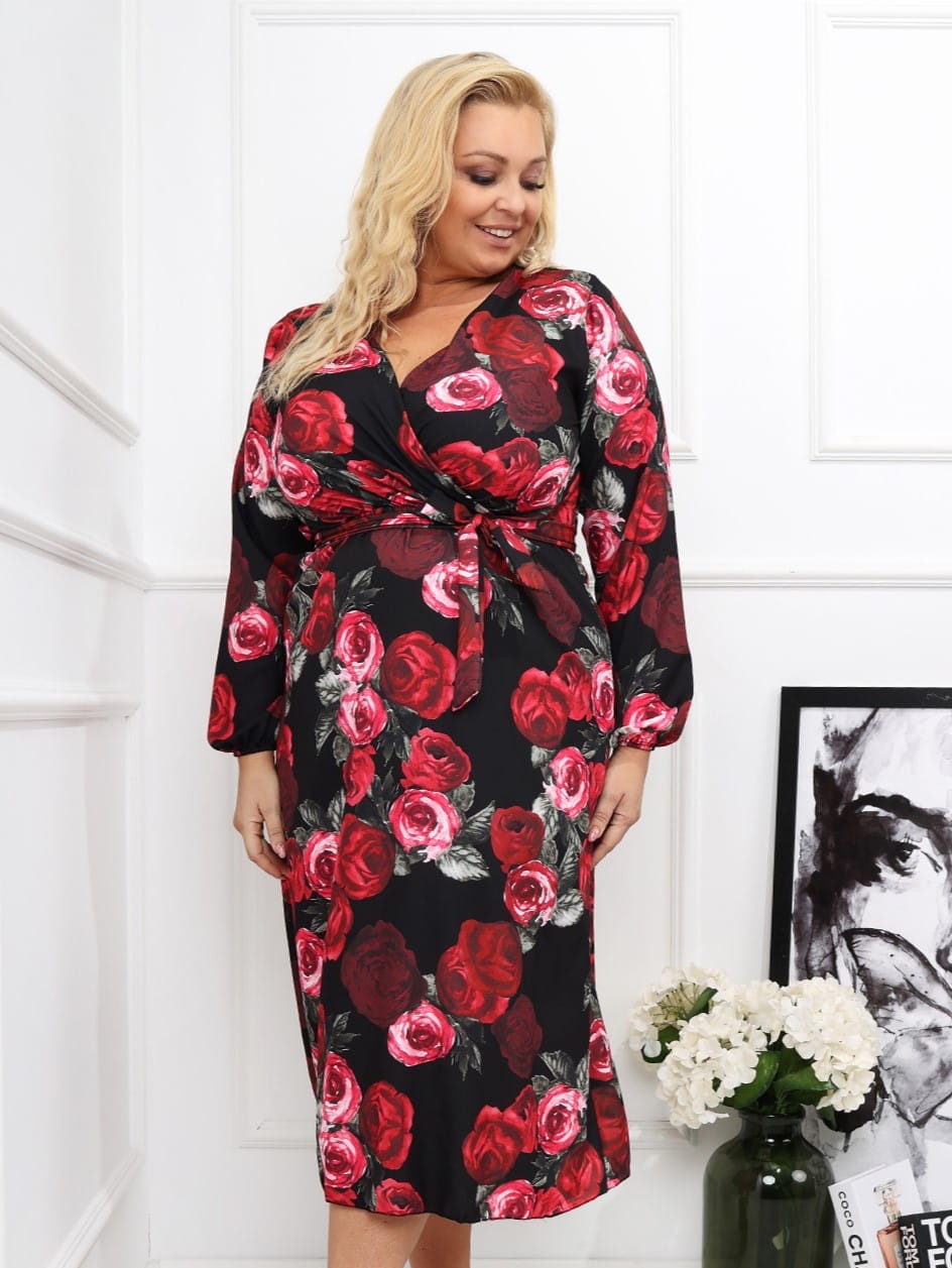 Sukienka plus size w kwiatowy print MERCII w róże  ( r. 42-50) 