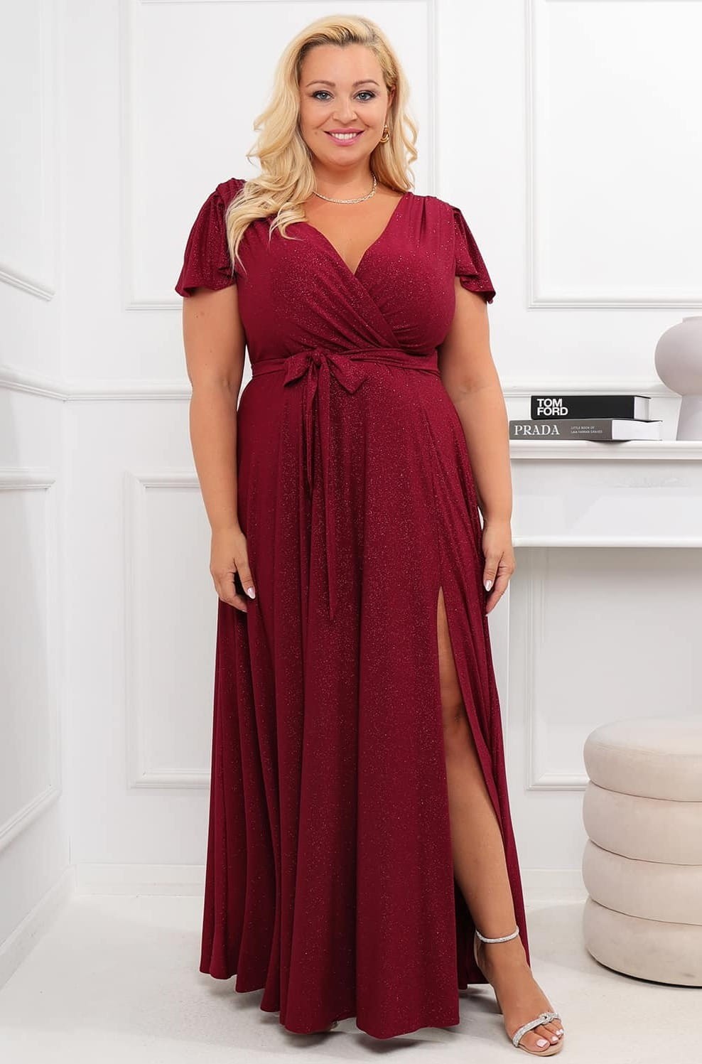 Brokatowa sukienka maxi plus size Bele Exline - rękaw motylek ( r.46-54)