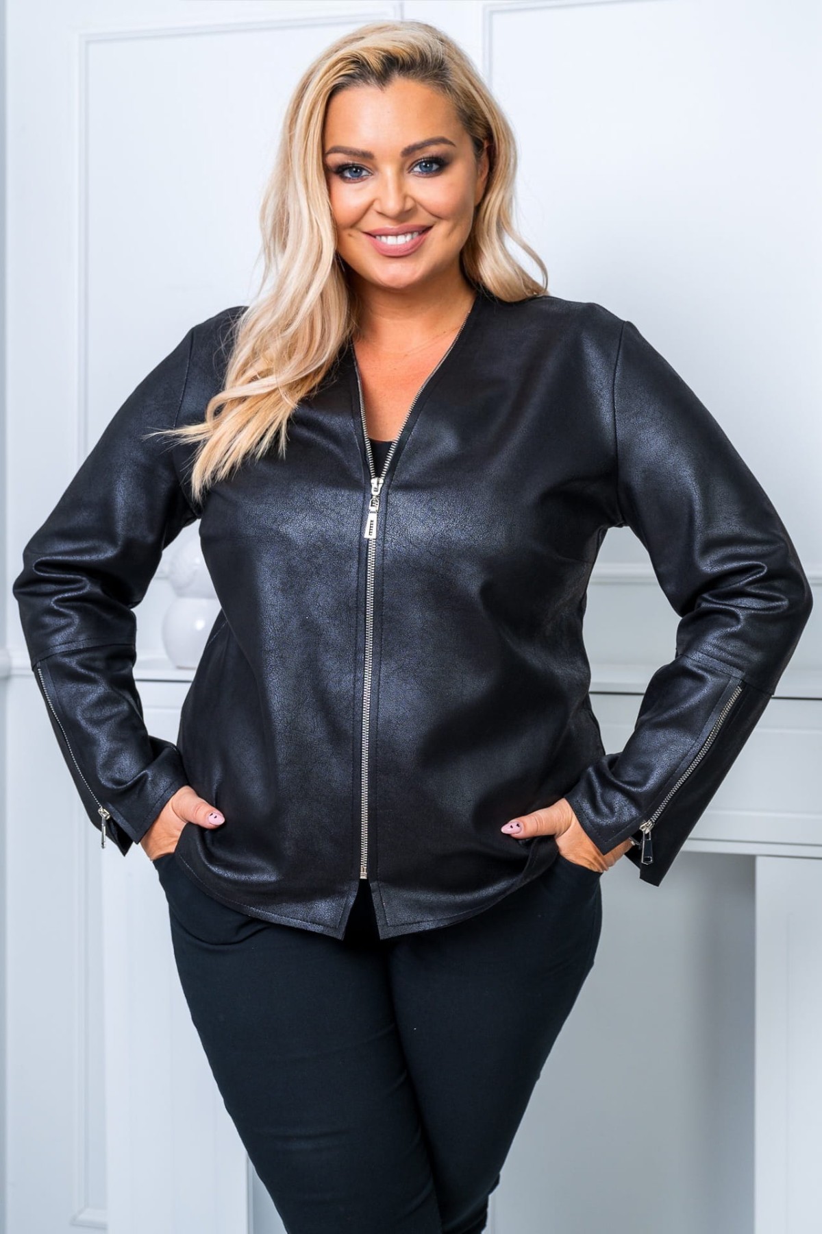 Kurtka plus size czarna z ekoskóry CAMELLIA #2 ( r. 48-56)