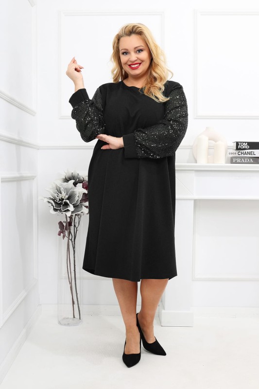 Sukienka plus size trapezowa z cekinowymi rękawami ( r. 50-56)    