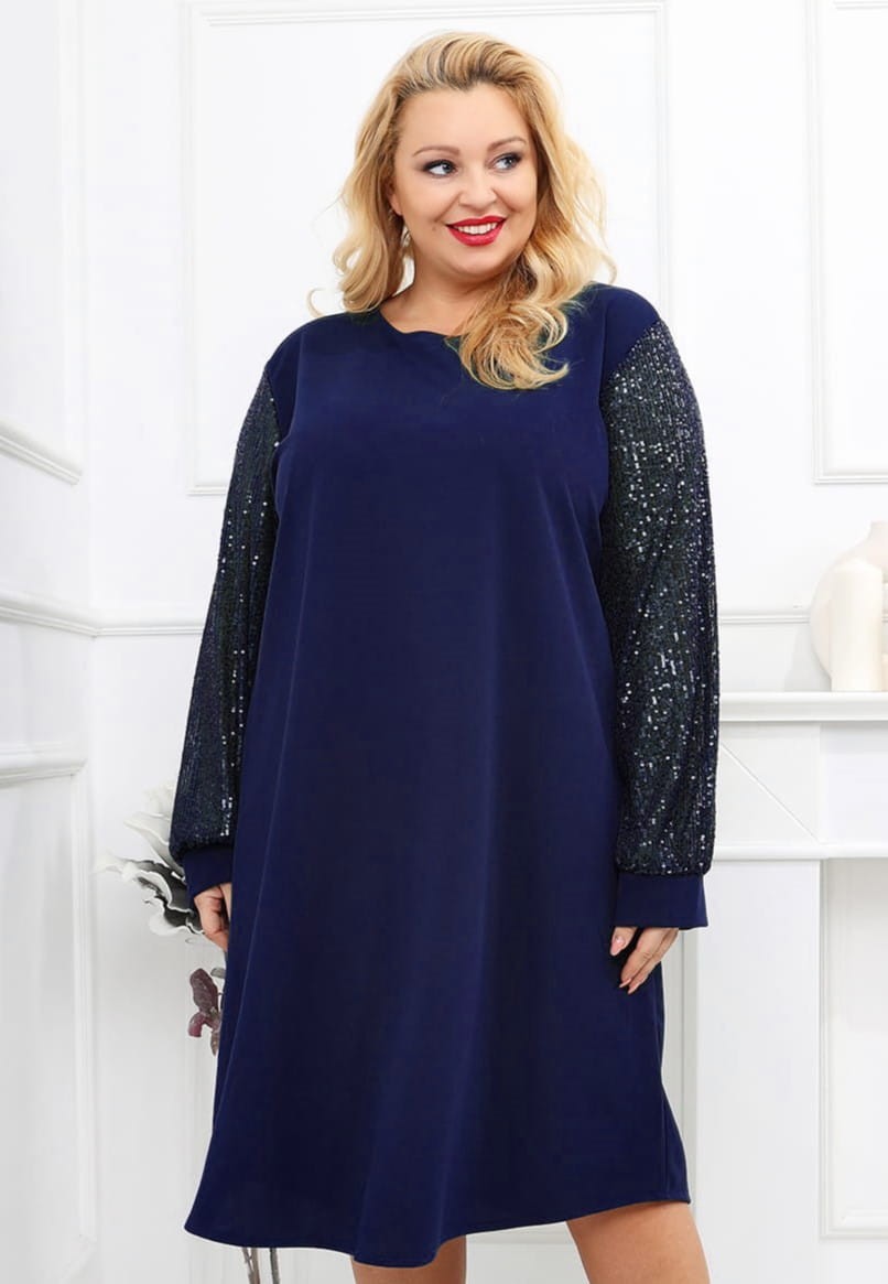 Sukienka plus size trapezowa z cekinowymi rękawami ( r. 50-56) 