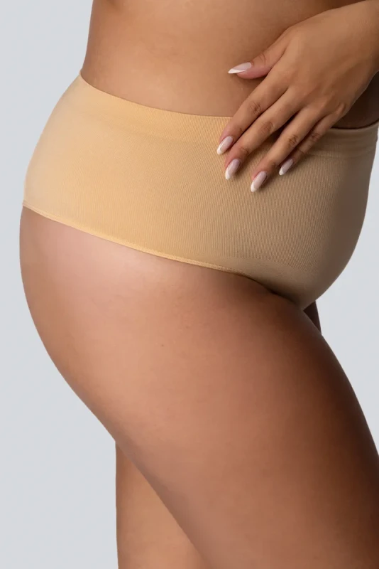 Majtki modelujące QUEEN SIZE STRINGI MID-WAISTED SMOOTHWEAR CHAMPAGNE PEARL ( r. 46-60)   