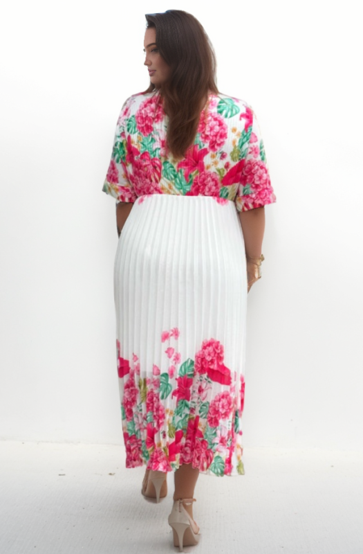 Sukienka plus size szyfonowa plisowana w kwiaty  ( 46-54 )