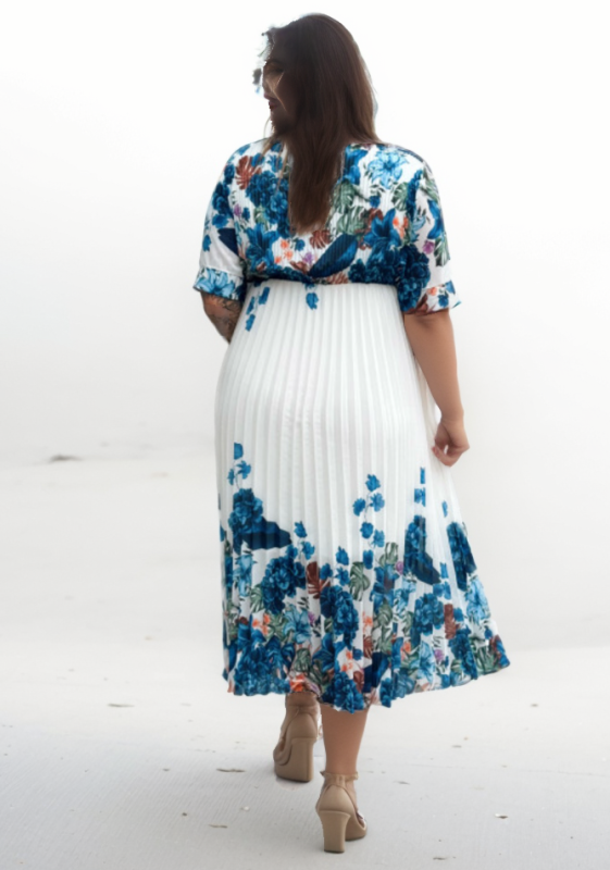 Sukienka plus size szyfonowa plisowana w kwiaty  ( 46-54 ) 