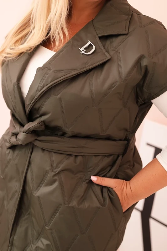 Kamizelka damska Plus Size pikowana z paskiem i kołnierzem – khaki