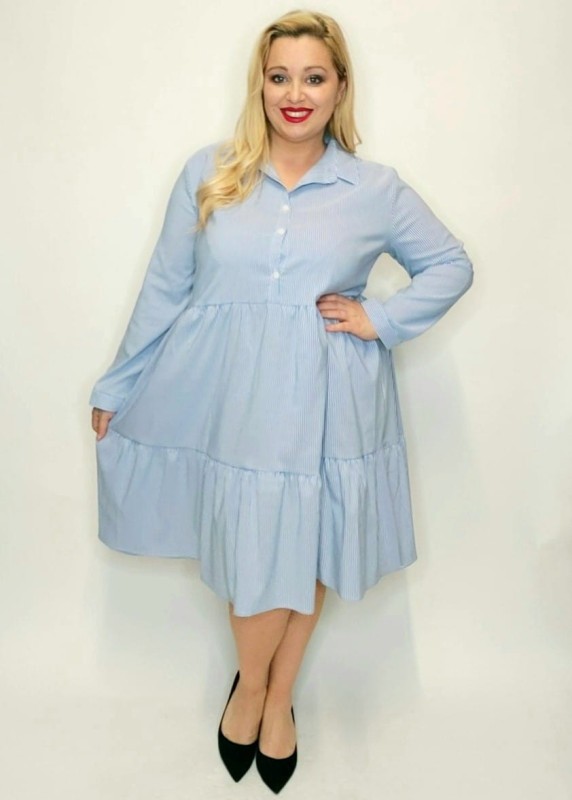 Asymetryczna sukienka plus size z rozpinanym dekoltem na guziczki  i falbanką w paseczki   ( r. 46-54 )   