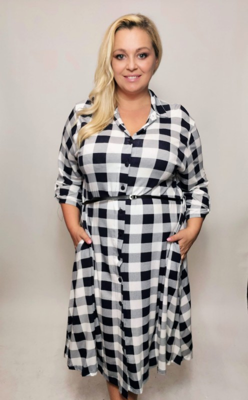 Sukienka w kratę plus size  CZARNO-BIAŁA ( r. 48-54)  