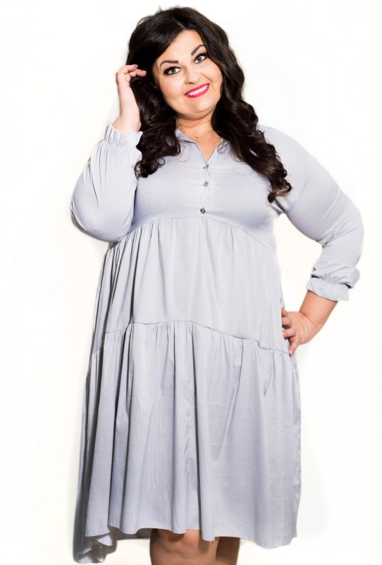 Asymetryczna sukienka plus size z rozpinanym dekoltem na guziczki  i falbanką w paseczki   ( r. 46-54 )   