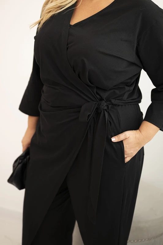 Kombinezon damski Plus Size z kopertowym dekoltem i wiązaniem w talii