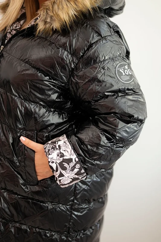 Kurtka zimowa Plus Size z kapturem i futerkiem czarna ( 46-52) 