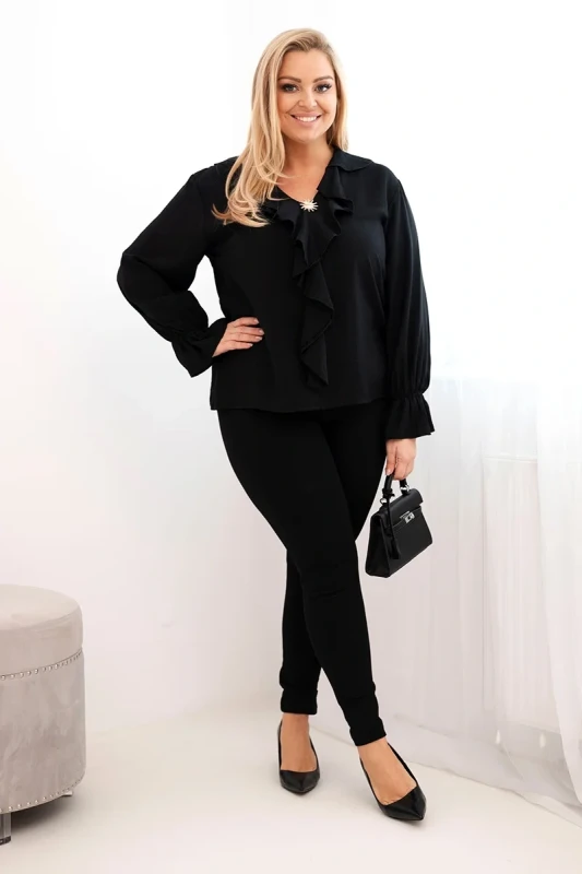 Bluzka damska wiskozowa Plus Size z falbaną i ozdobną broszką ( r. 44-48)  