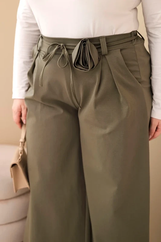 Spodnie damskie Plus Size z szeroką nogawką i ozdobnym kwiatem w talii ( r. 44-48)
