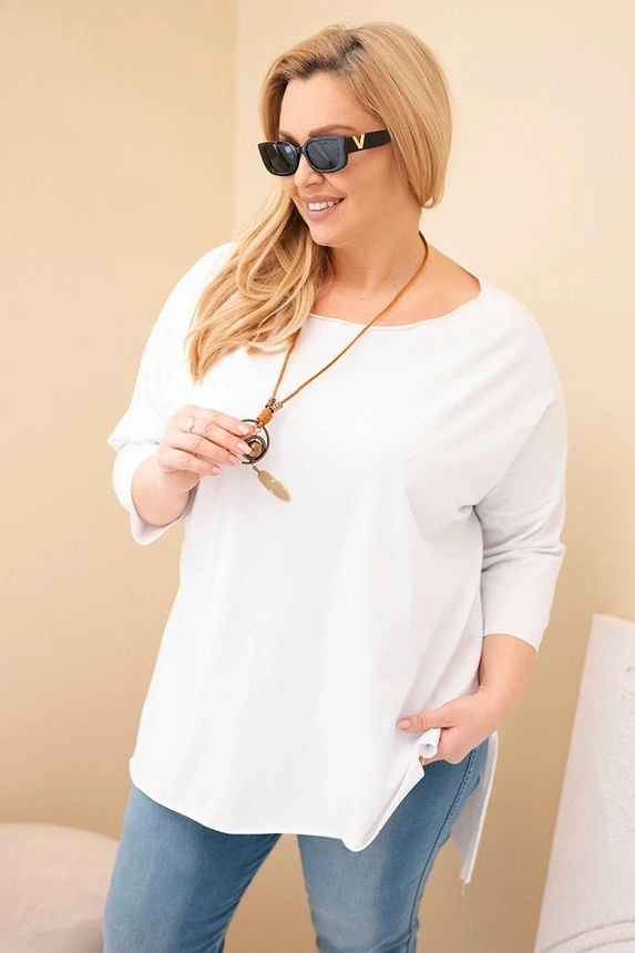 Bluzka Plus Size bawełniana  z wisiorkiem ( r. 48-54 ) 