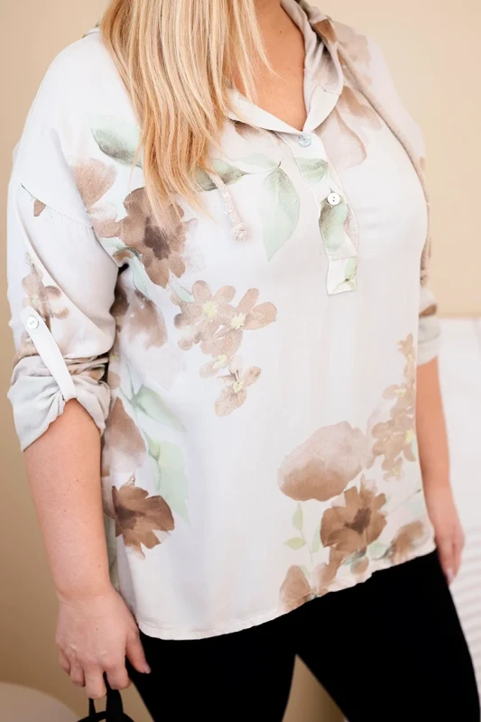 Bluzka plus Size z wiskozy w kwiatowy wzór z kapturem ( r. 44-48)  