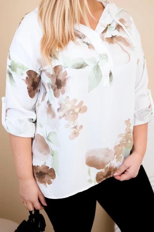 Bluzka plus Size z wiskozy w kwiatowy wzór z kapturem ( r. 44-48)   
