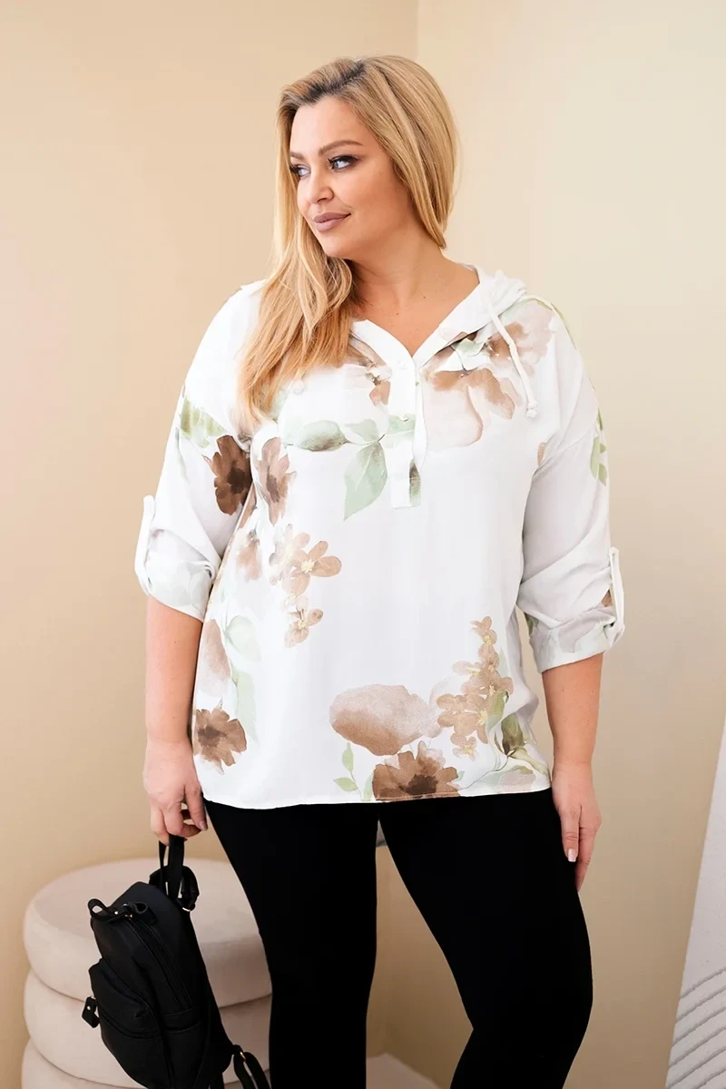 Bluzka plus Size z wiskozy w kwiatowy wzór z kapturem ( r. 44-48)   