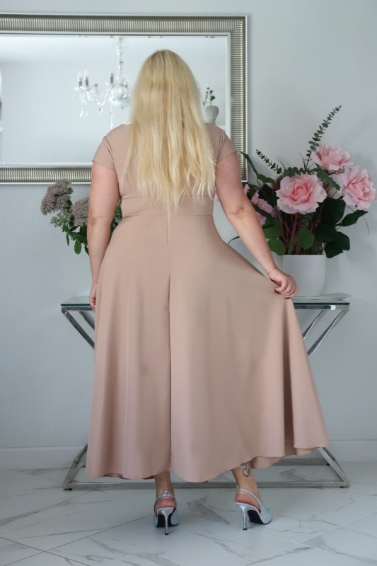 Sukienka plus size z wyjątkowym ręcznie szytym kwiatem KOD S1016 ( r. 48-56)