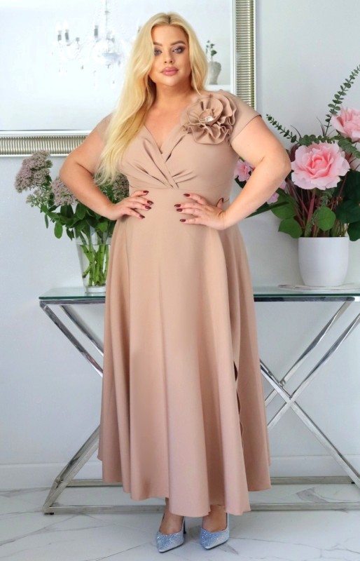 Sukienka plus size z wyjątkowym ręcznie szytym kwiatem KOD S1016 ( r. 48-56)