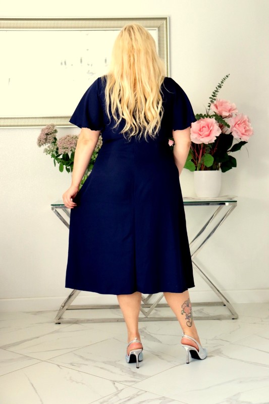 Sukienka z biżuteryjną klamrą  KOD S1013 (r. 48-54)   