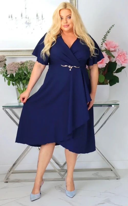 Sukienka z biżuteryjną klamrą  KOD S1013 (r. 48-54)    