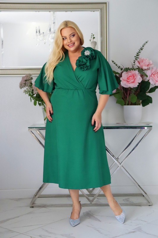 Sukienka plus size w zestawie z broszką KOD S1014 (r. 48-54)