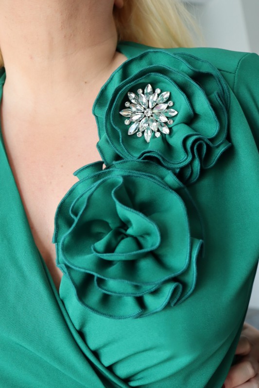 Sukienka plus size w zestawie z broszką KOD S1014 (r. 48-54)