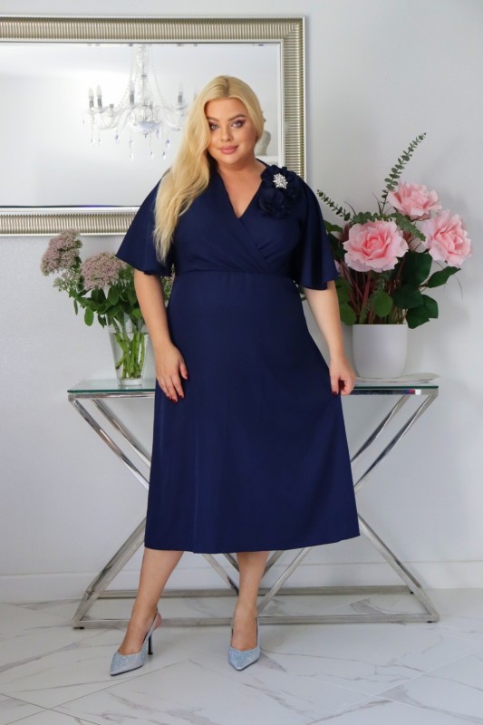 Sukienka plus size w zestawie z broszką KOD S1014 (r. 48-54)     