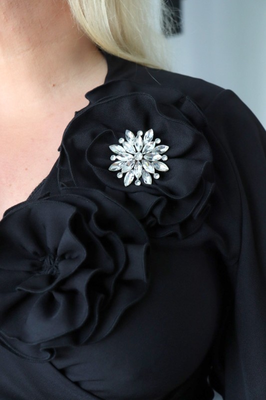 Sukienka plus size w zestawie z broszką KOD S1014 (r. 48-54)    