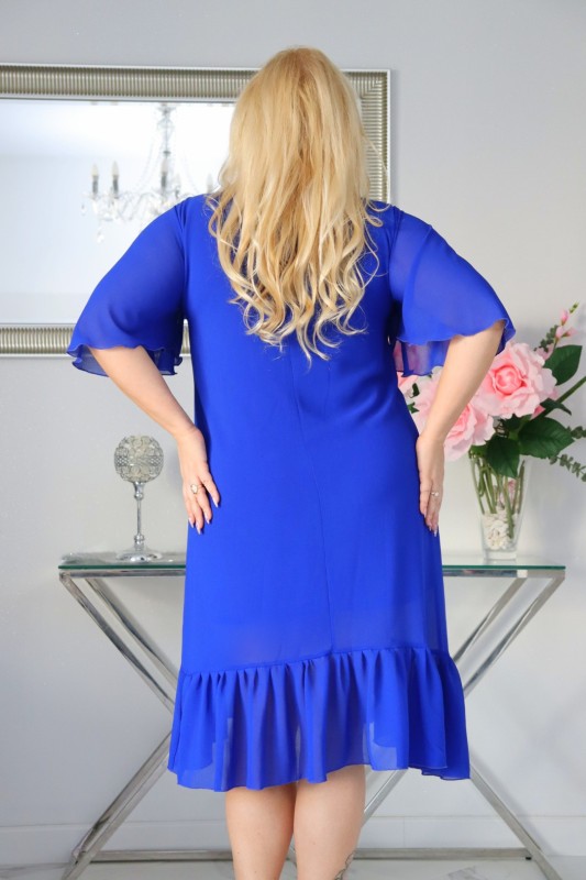 Sukienka plus size  trapezowa z falbanką KOD S1026 r. 48-54) 