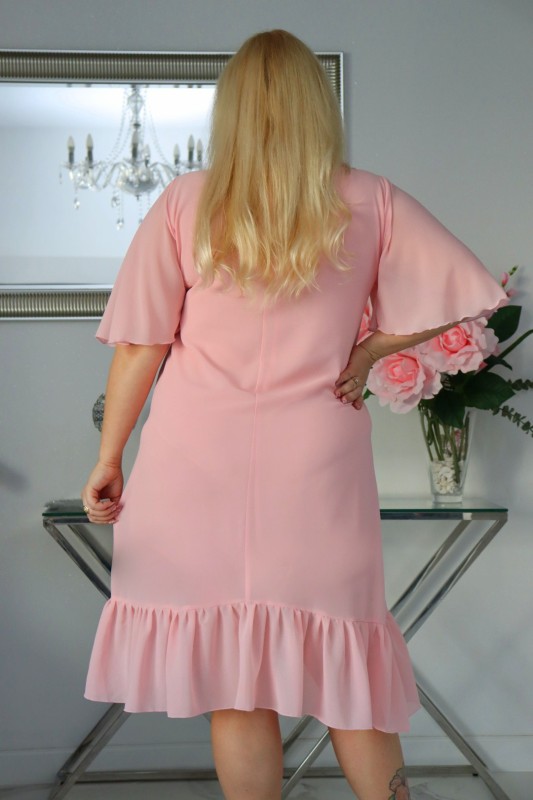 Sukienka plus size  trapezowa z falbanką KOD S1026 r. 48-54)   