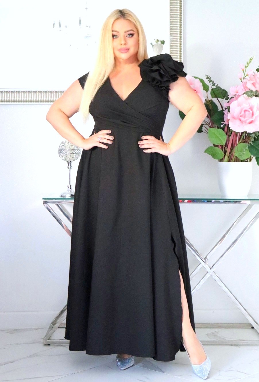 Sukienka glamour z kwiecistą falbaną – S1017 ( r. 48-60)