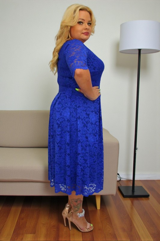 Sukienka koronkowa plus size z kontrafałdami KOD S1064 ( r. 48-60)