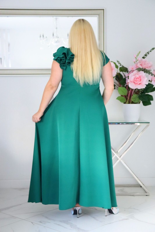 Sukienka plus size glamour z kwiecistą falbaną – S1017 ( r. 48-60) 