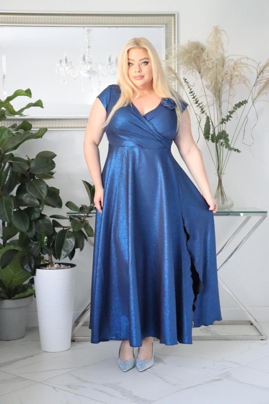 Suknia plus size maxi Glamour z Różą 3D KOD S1009 ( r. 48-60)  