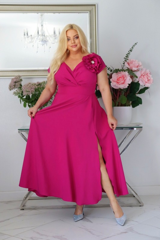 Sukienka plus size z wyjątkowym ręcznie szytym kwiatem KOD S1016 ( r. 48-56)  