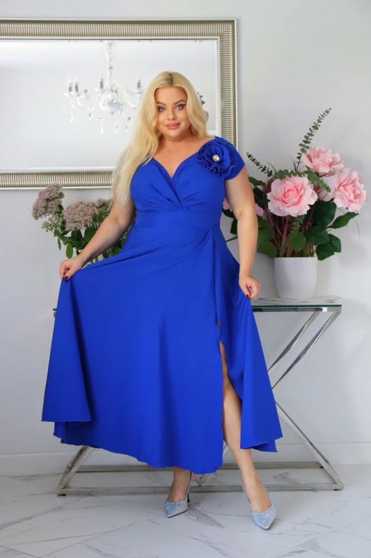 Sukienka plus size z wyjątkowym ręcznie szytym kwiatem KOD S1016 ( r. 48-56)    