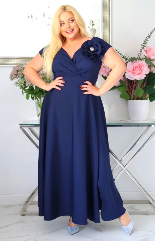 Sukienka plus size z wyjątkowym ręcznie szytym kwiatem KOD S1016 ( r. 48-56)    