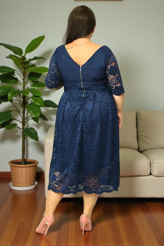 Sukienka koronkowa plus size z kontrafałdami KOD S1064 ( r. 48-60)  