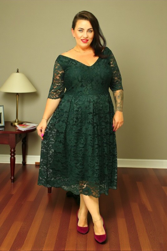 Sukienka koronkowa plus size z kontrafałdami KOD S1064 ( r. 48-60)  