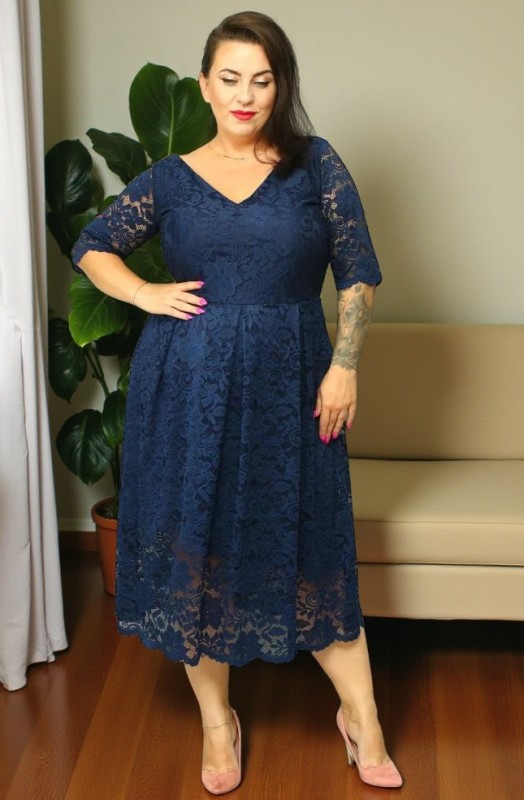 Sukienka koronkowa plus size z kontrafałdami KOD S1064 ( r. 48-60)  