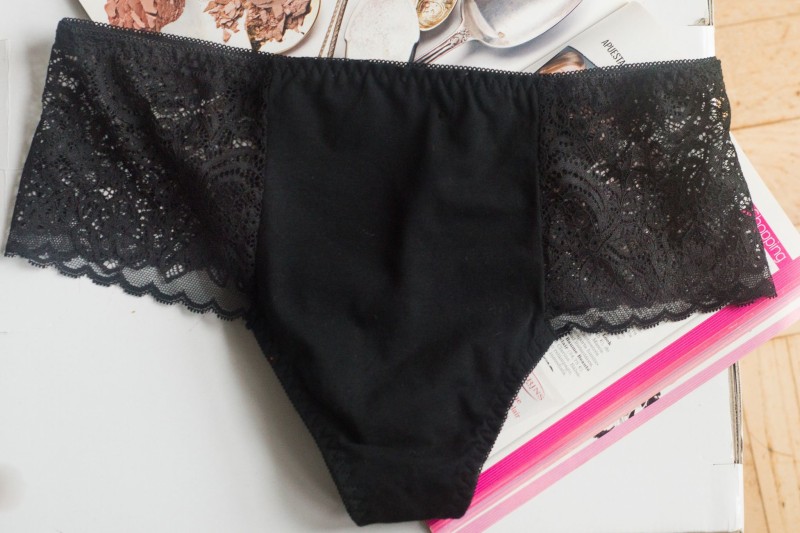 Koronkowe stringi plus size RIO  ( r. 44-54)  KOMPLET 