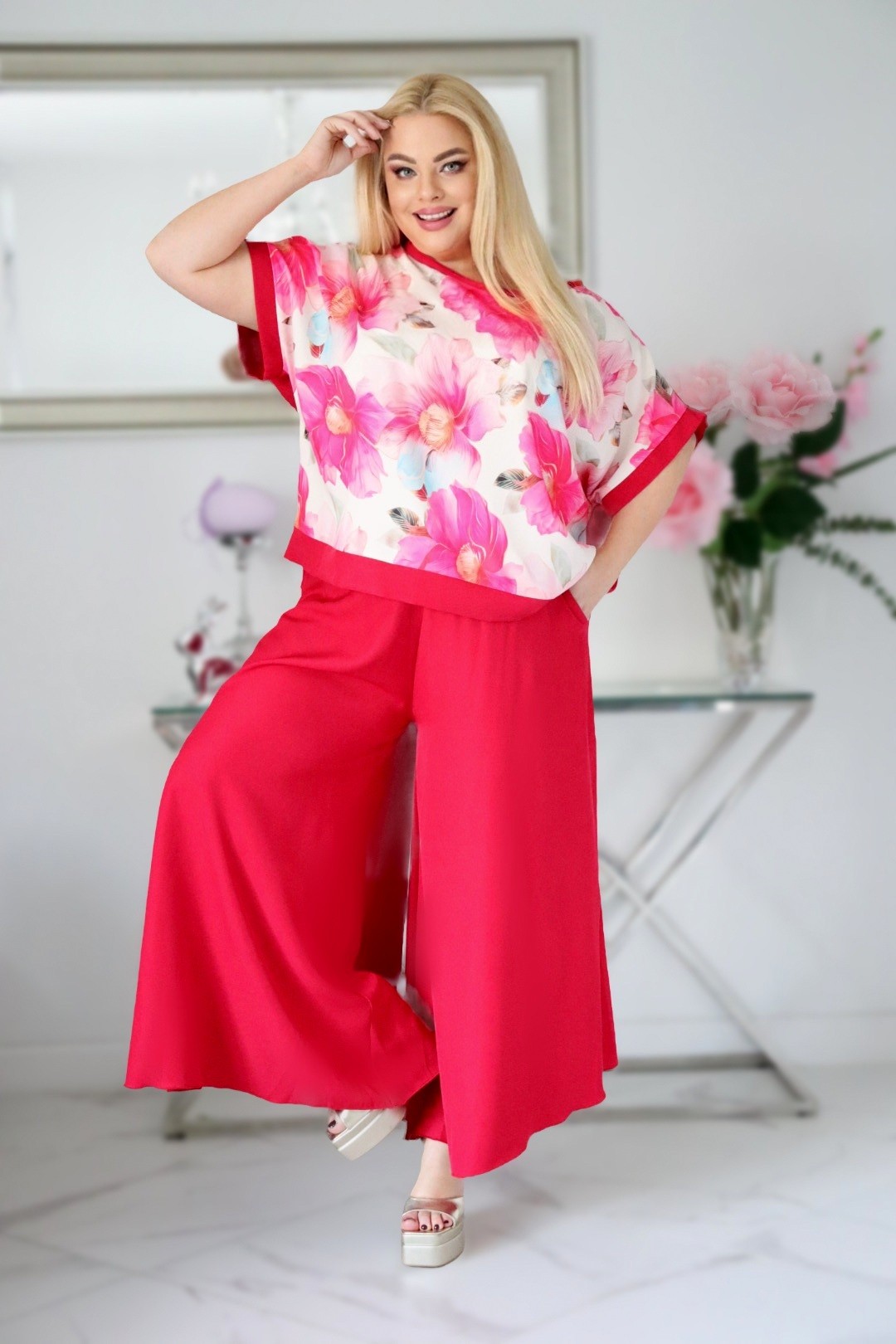 Komplet damski plus size – bluzka i spodnie z naturalnej tkaniny w kwiaty ( r. 46-52)          