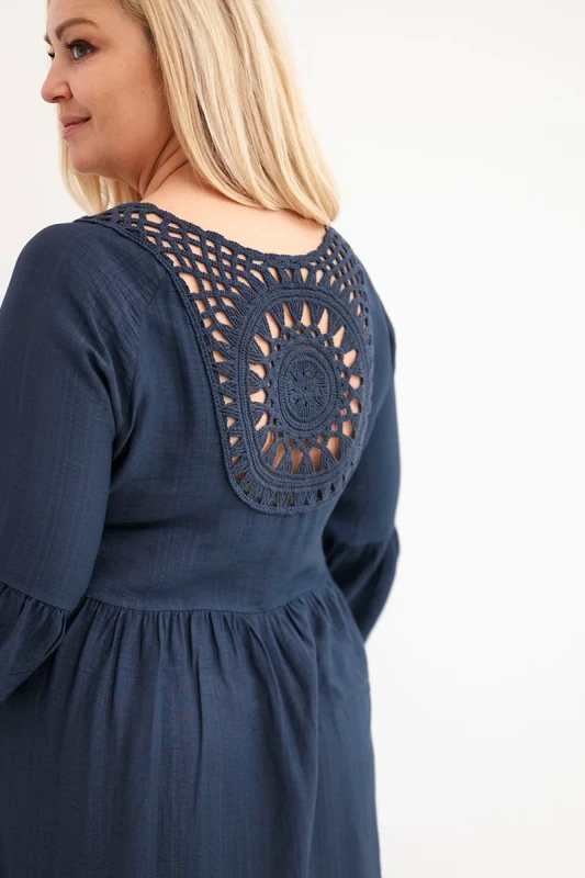 Sukienka plus size z ażurowymi plecami ( r. 44-50) - 100 % wiskoza 