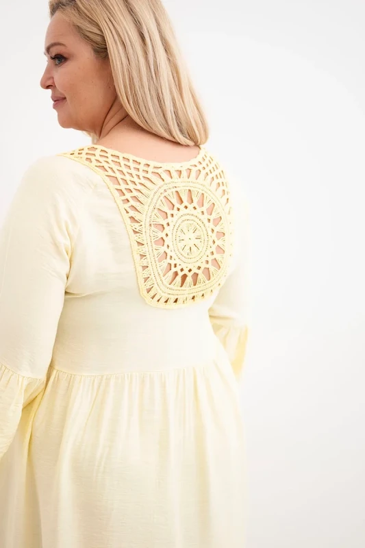 Sukienka plus size z ażurowymi plecami ( r. 44-50) - 100 % wiskoza 